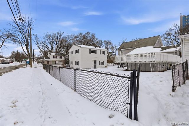 135 Gerald Avenue, Clawson, MI 48017