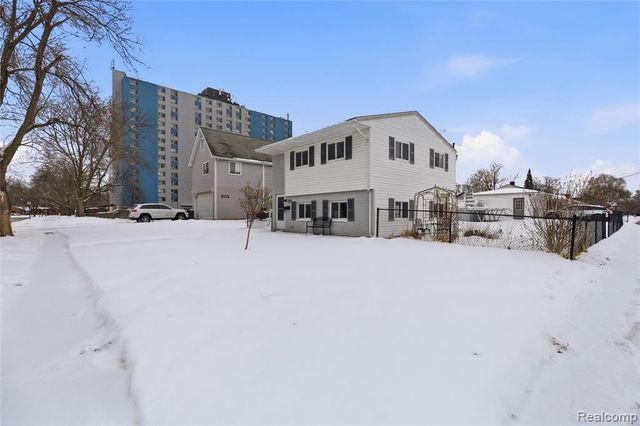 135 Gerald Avenue, Clawson, MI 48017