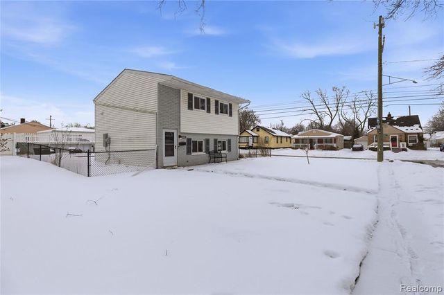 135 Gerald Avenue, Clawson, MI 48017