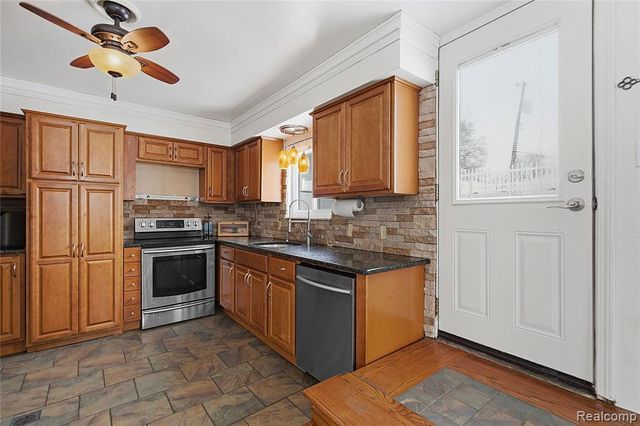 135 Gerald Avenue, Clawson, MI 48017