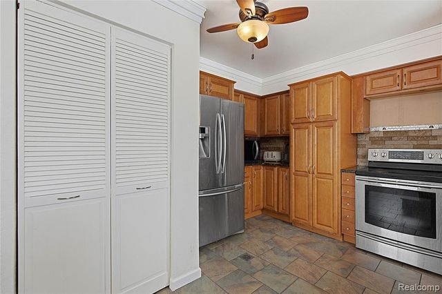 135 Gerald Avenue, Clawson, MI 48017