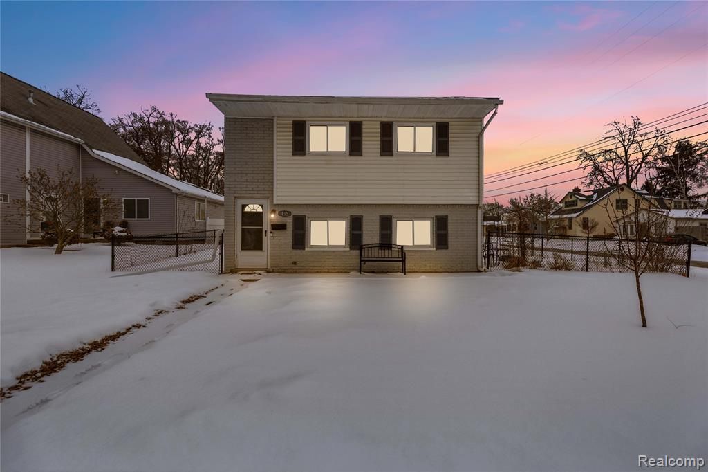 135 Gerald Avenue, Clawson, MI 48017