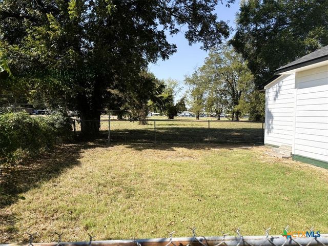 101 N San Marcos, Hearne, TX 77859