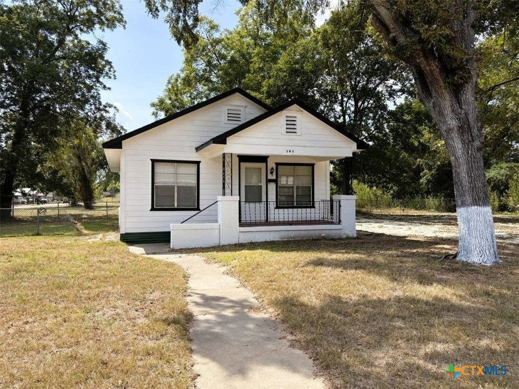 101 N San Marcos, Hearne, TX 77859