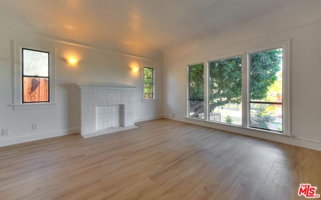 1361 Keniston Avenue, Los Angeles, CA 90019