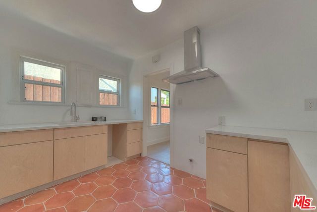 1361 Keniston Avenue, Los Angeles, CA 90019