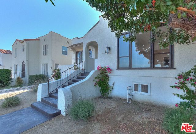 1361 Keniston Avenue, Los Angeles, CA 90019