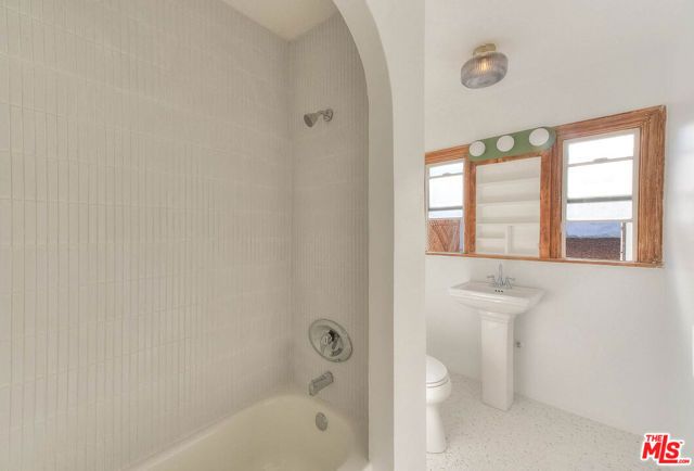 1361 Keniston Avenue, Los Angeles, CA 90019