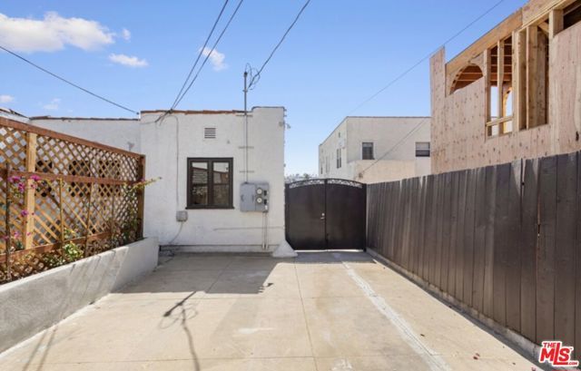 1361 Keniston Avenue, Los Angeles, CA 90019