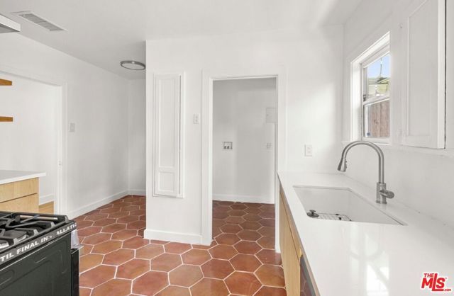1361 Keniston Avenue, Los Angeles, CA 90019