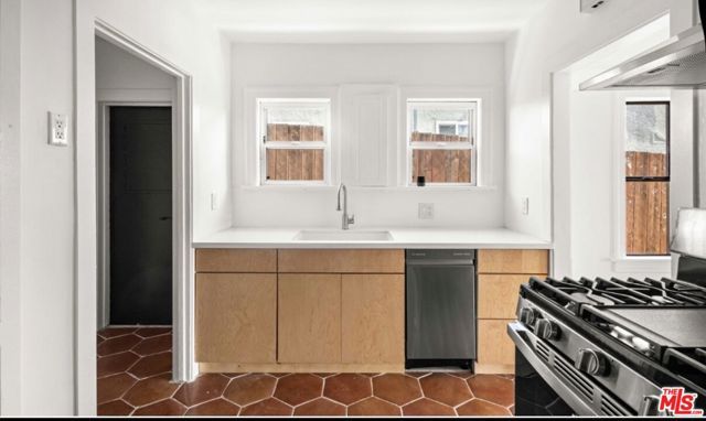 1361 Keniston Avenue, Los Angeles, CA 90019