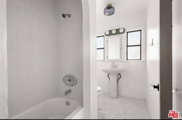 1361 Keniston Avenue, Los Angeles, CA 90019