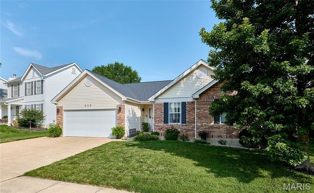819 Spring Crest Drive, Fenton, MO 63026
