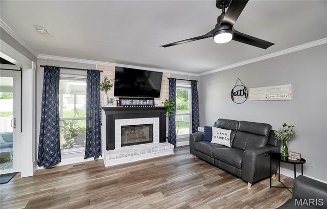 819 Spring Crest Drive, Fenton, MO 63026