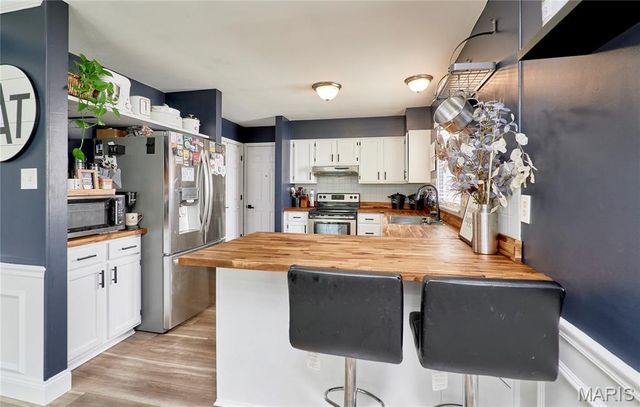 819 Spring Crest Drive, Fenton, MO 63026