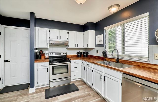 819 Spring Crest Drive, Fenton, MO 63026