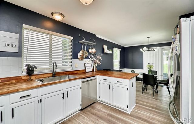 819 Spring Crest Drive, Fenton, MO 63026