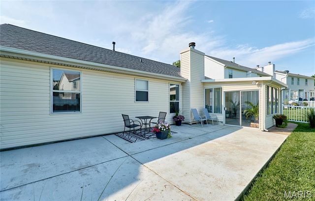 819 Spring Crest Drive, Fenton, MO 63026