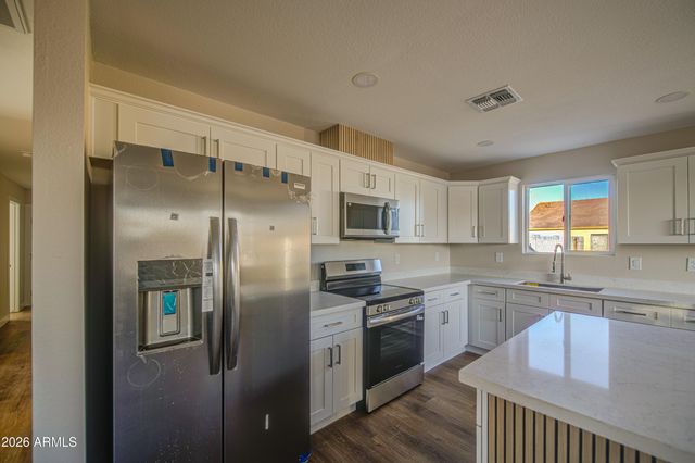 604 E SOUTH Avenue, Buckeye, AZ 85326