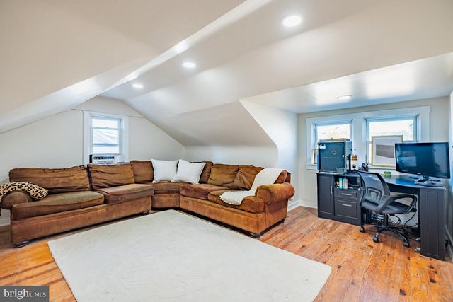 44 S FORKLANDING RD, Maple Shade, NJ 08052