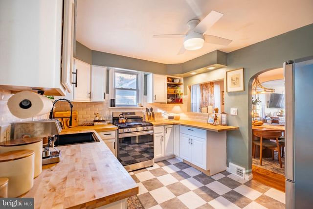 44 S FORKLANDING RD, Maple Shade, NJ 08052