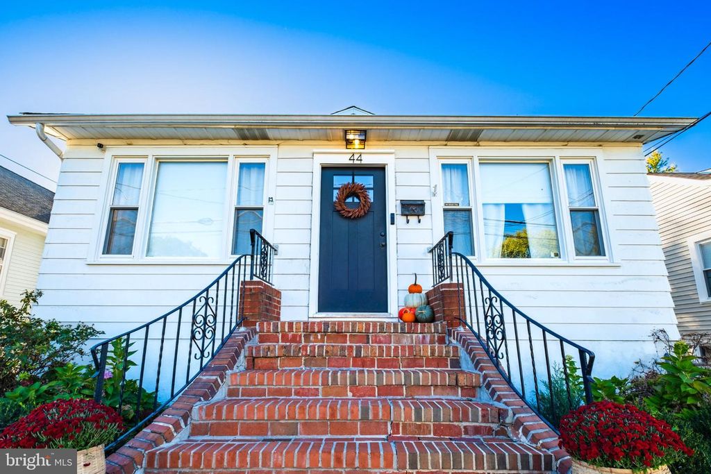 44 S FORKLANDING RD, Maple Shade, NJ 08052