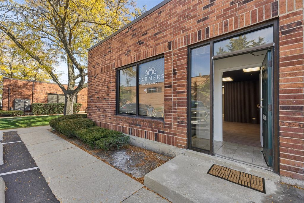 414 Plaza Drive 109, Westmont, IL 60559 — exterior