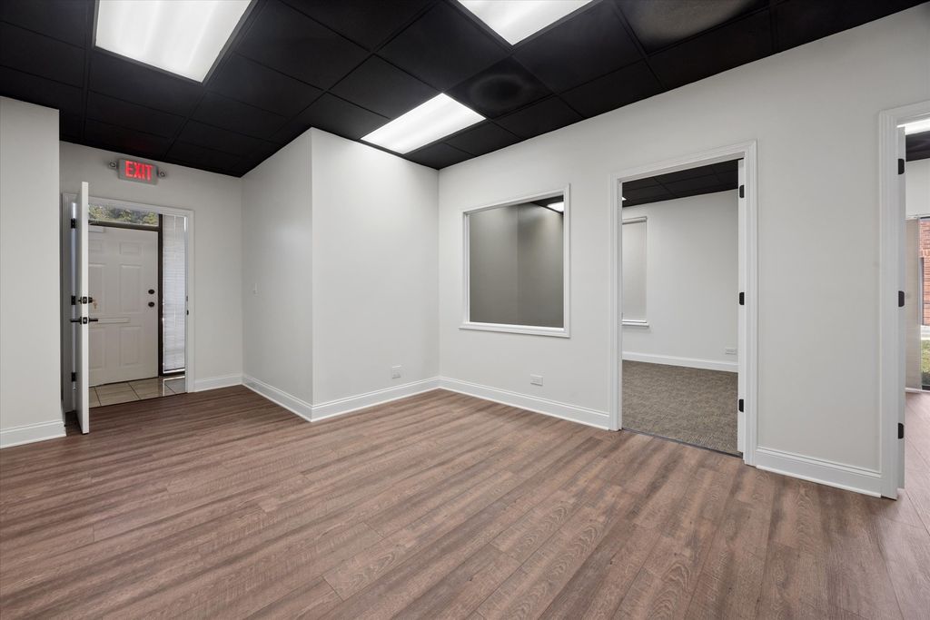 414 Plaza Drive 109, Westmont, IL 60559 — photo 2