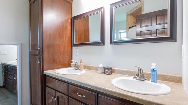 1024 N SUMMER BREEZE LANE, Greenville, WI 54942