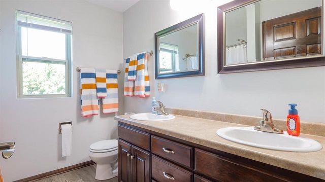 1024 N SUMMER BREEZE LANE, Greenville, WI 54942