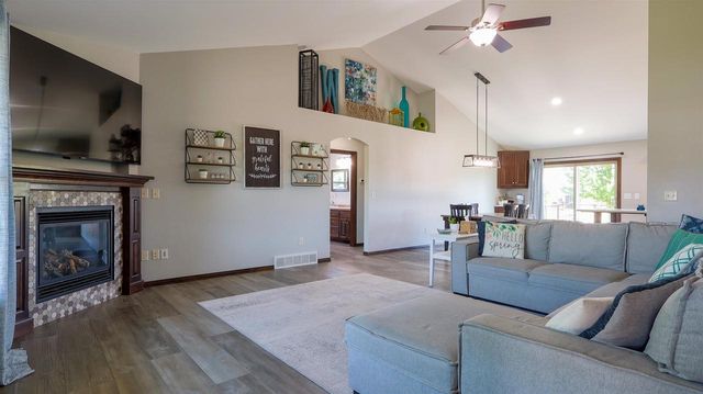1024 N SUMMER BREEZE LANE, Greenville, WI 54942