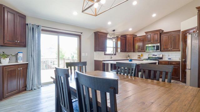 1024 N SUMMER BREEZE LANE, Greenville, WI 54942