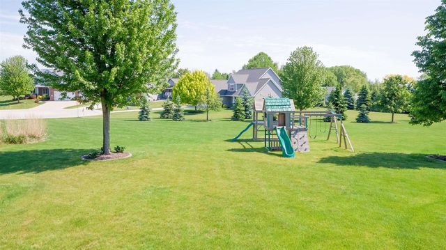 1024 N SUMMER BREEZE LANE, Greenville, WI 54942
