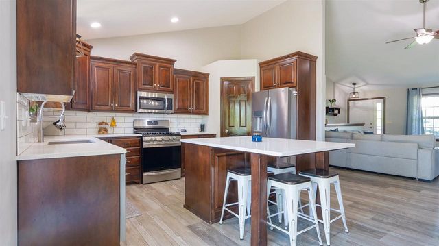 1024 N SUMMER BREEZE LANE, Greenville, WI 54942