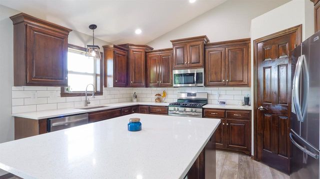 1024 N SUMMER BREEZE LANE, Greenville, WI 54942