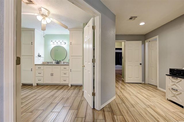 1827 W Vilas Avenue, Guthrie, OK 73044