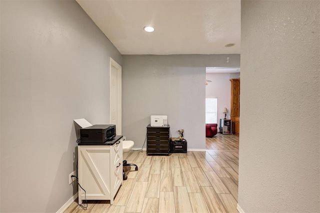 1827 W Vilas Avenue, Guthrie, OK 73044