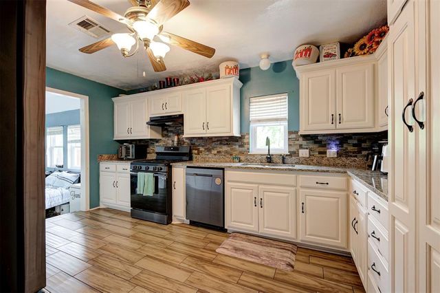 1827 W Vilas Avenue, Guthrie, OK 73044
