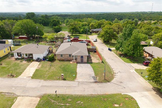 1827 W Vilas Avenue, Guthrie, OK 73044