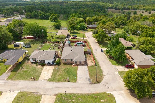 1827 W Vilas Avenue, Guthrie, OK 73044