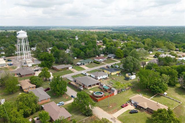 1827 W Vilas Avenue, Guthrie, OK 73044