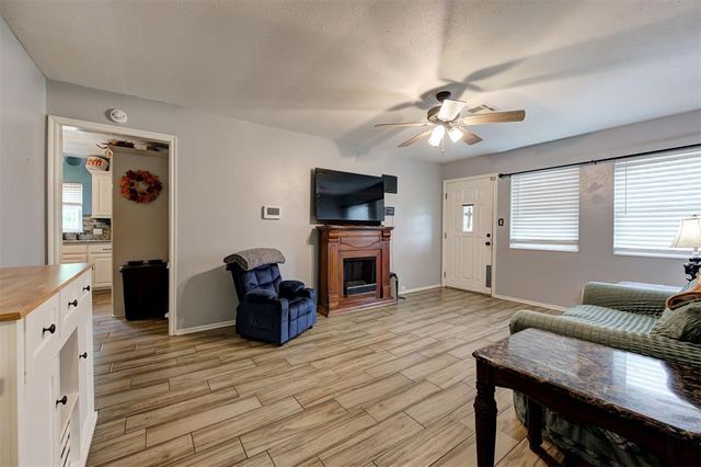 1827 W Vilas Avenue, Guthrie, OK 73044