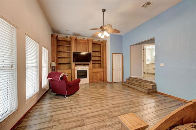 1827 W Vilas Avenue, Guthrie, OK 73044