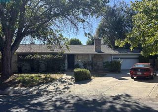 23 Oakvue Ct, Pleasant Hill, CA 94523