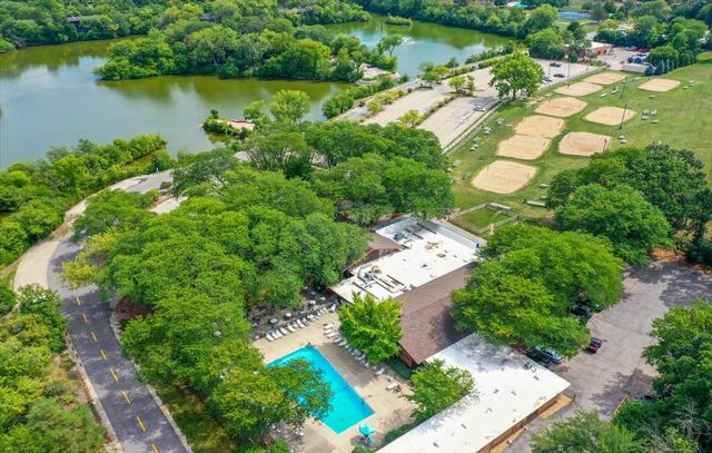 5820 Oakwood Drive 1a, Lisle, IL 60532