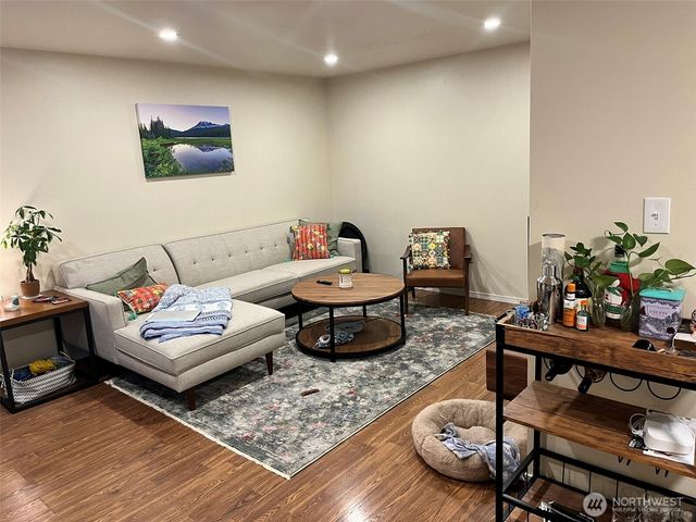 6519 4th Avenue NE, Seattle, WA 98115