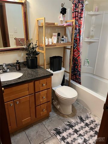 6519 4th Avenue NE, Seattle, WA 98115