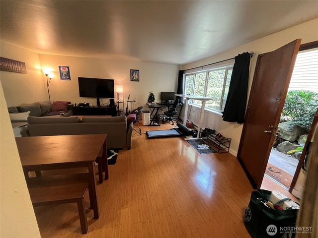 6519 4th Avenue NE, Seattle, WA 98115