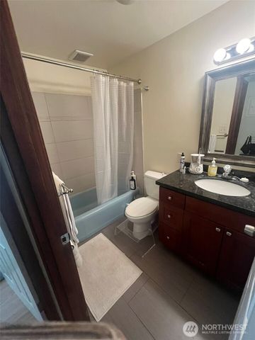 6519 4th Avenue NE, Seattle, WA 98115