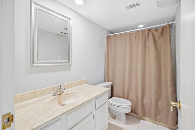 2732 Copper Creek Drive 202, Arlington, TX 76006